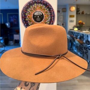 Tan hat